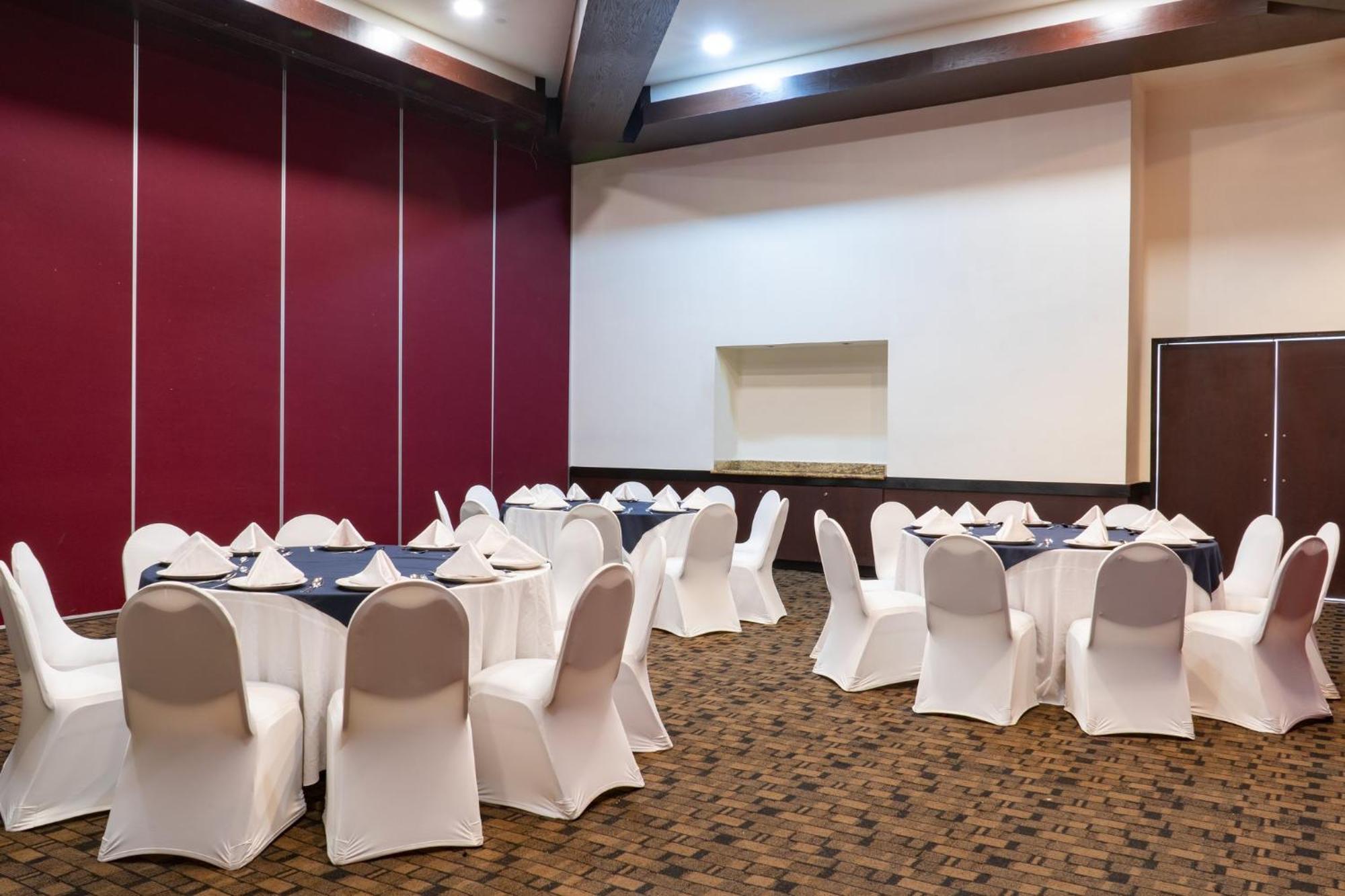 Fiesta Inn טפיק מראה חיצוני תמונה